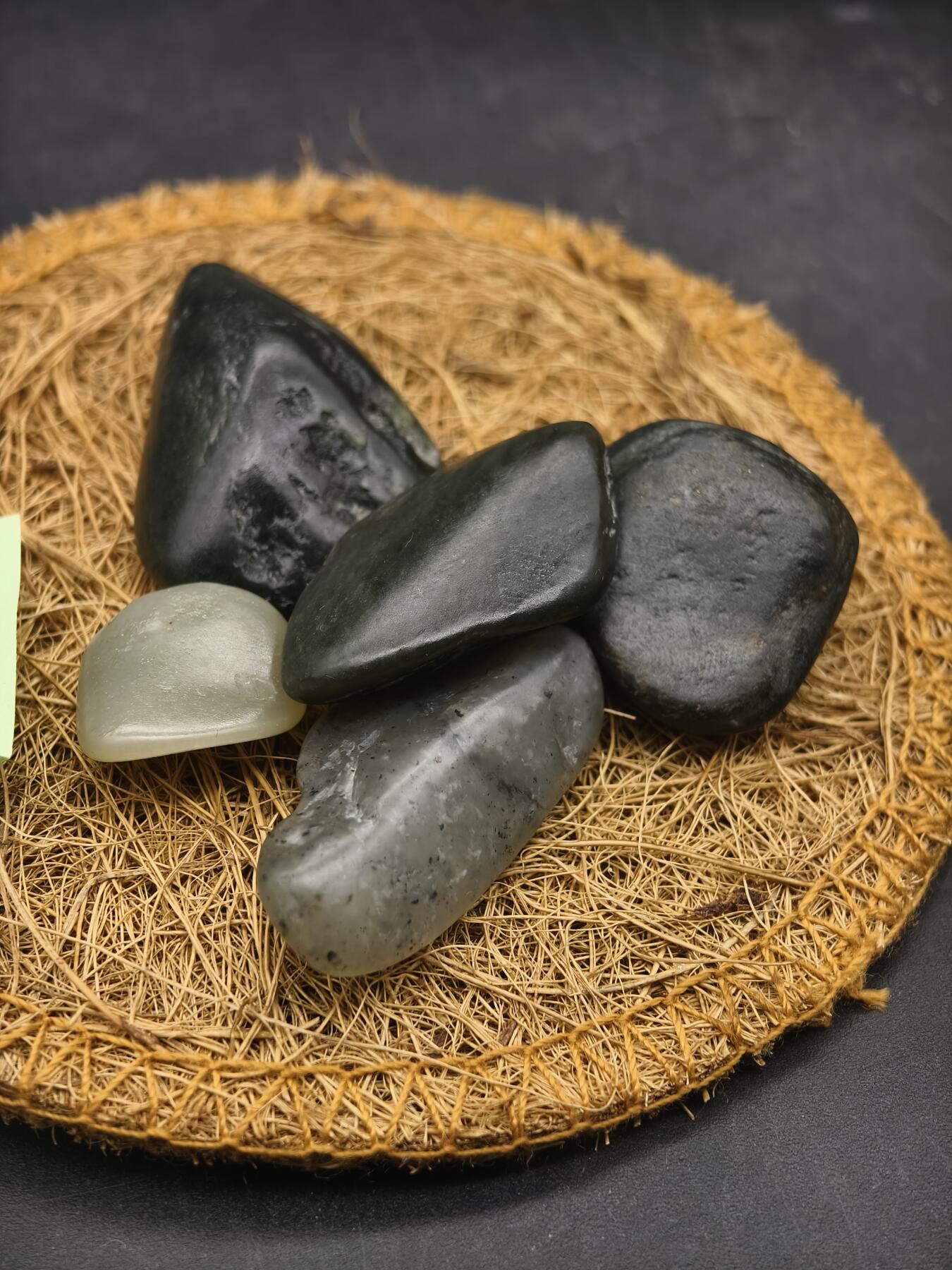 92期回流戒指饰品杂件纪念章丝路钱币专场 和田玉籽料