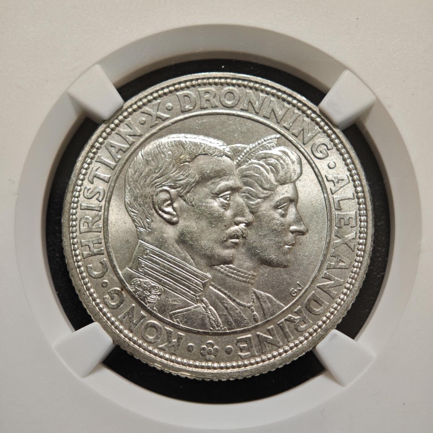 【德藏】世界币章拍卖第156期（拍品征集中~欢迎藏友联系） 1923年 丹麦克里斯蒂安十世与亚历山德琳·奥古斯特女公爵结婚25周年2克朗纪念银币 NGC MS65 状态极佳 原光十足
