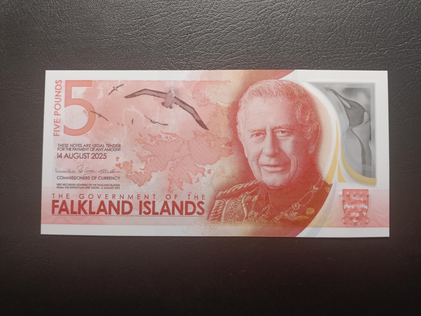 2025十二月第一期，总206期 【日】福克兰群岛2025年5镑UNC 查尔斯头像 A冠无3457朦胧号 千位小号