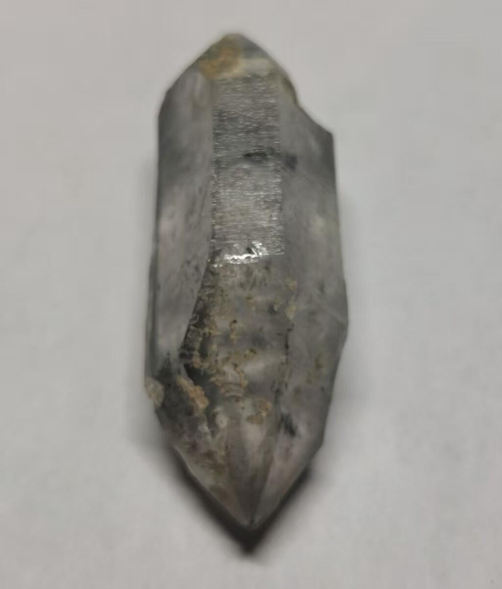 七河·世界钱币杂件水晶矿标小拍（总第30期） 藏家出品 X662 云贵闪灵水晶原石，有可活动的黑胆和水胆和流砂 本件拍品由合作藏家邮寄 库存编号 242-45。