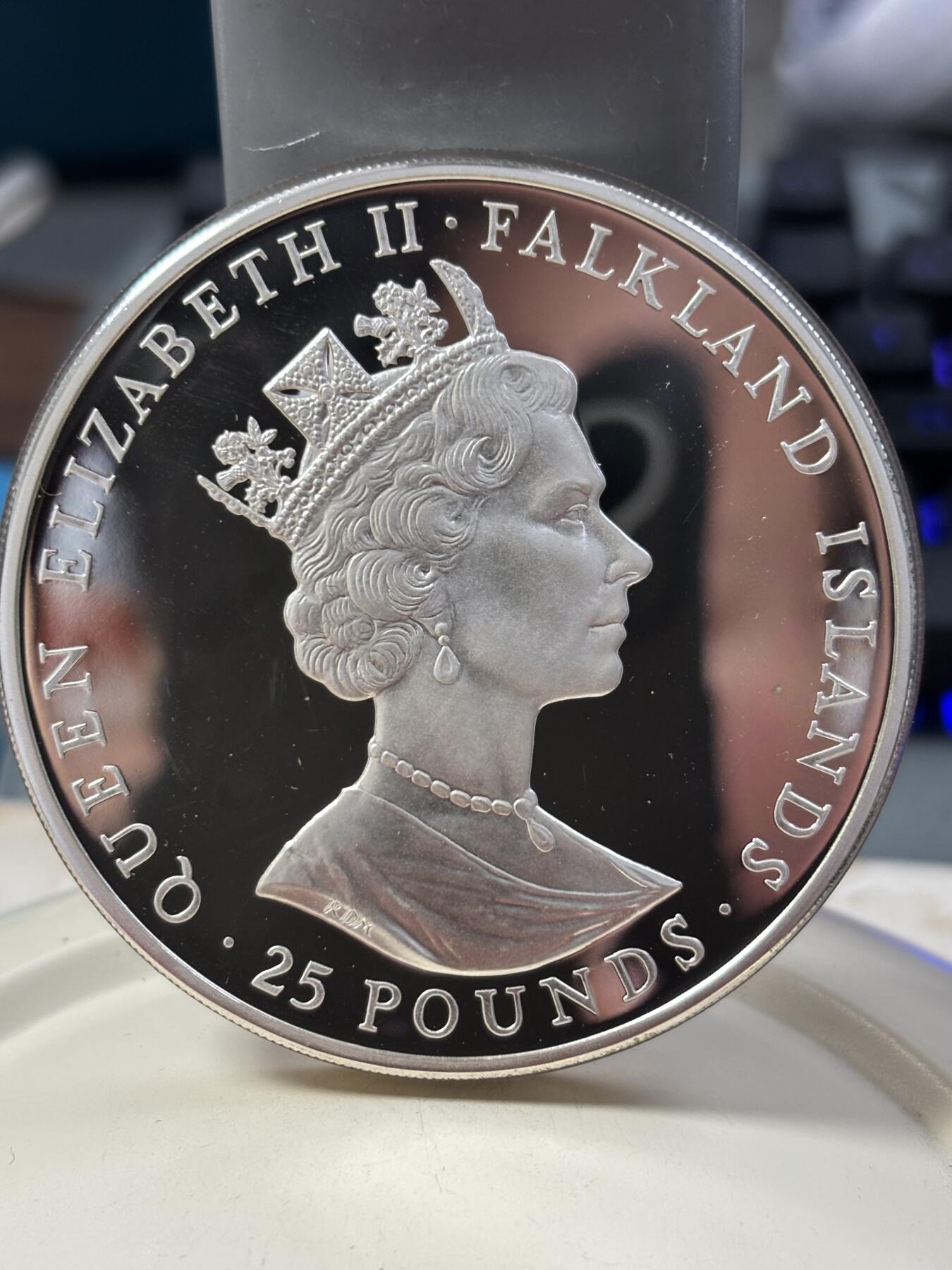第184期拍卖 福克兰群岛 1986年150克英王婚姻钱币25英磅精制纪念银币 带盒证书，925银银价1923
