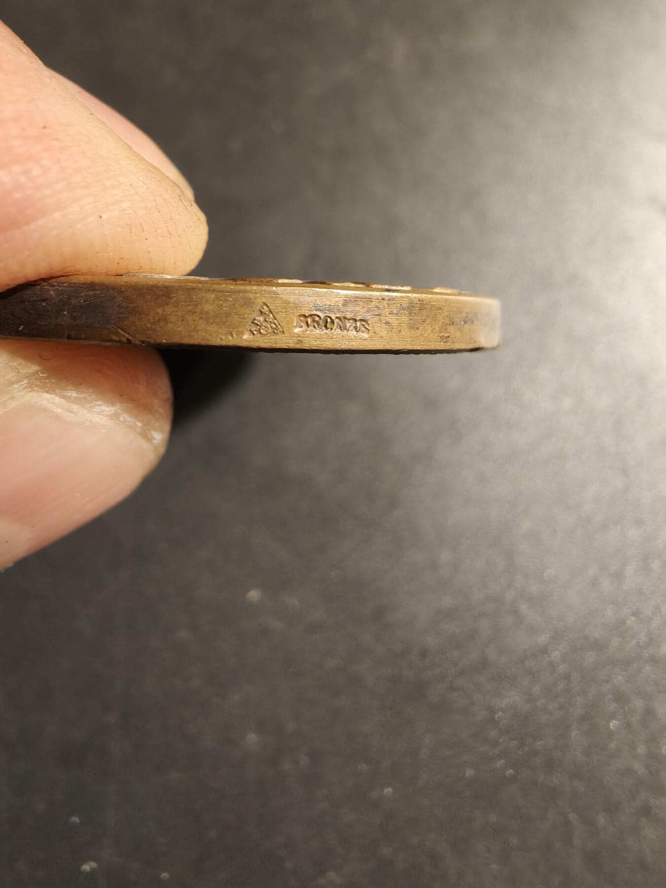 老王徽章第168期 法国牧羊犬爱好者俱乐部大铜章     直径41mm.    重量32.6g