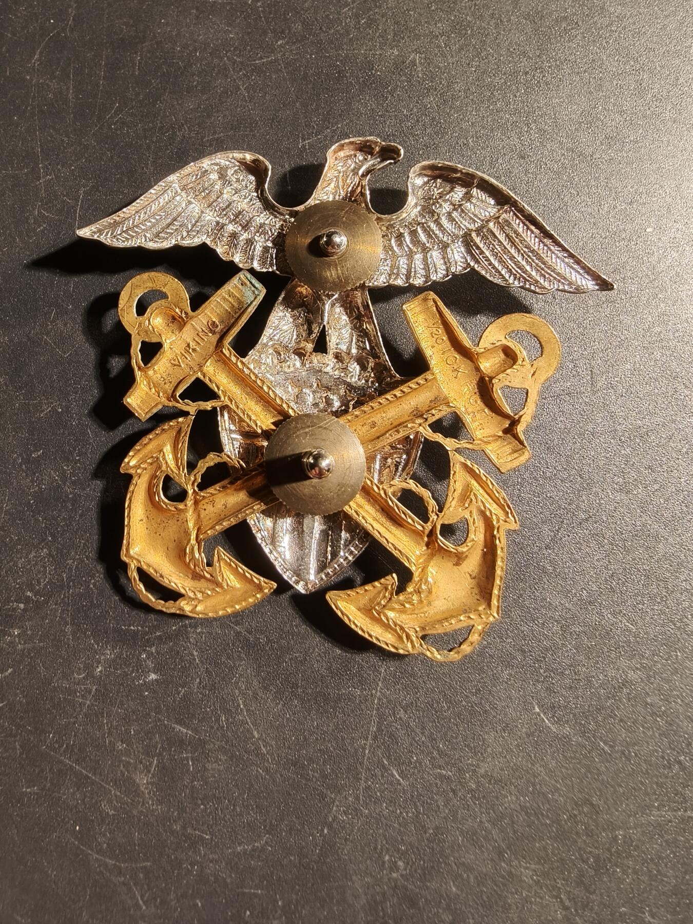 老王徽章第168期 美国海军大檐帽帽徽    包10k金    名厂Viking 制造