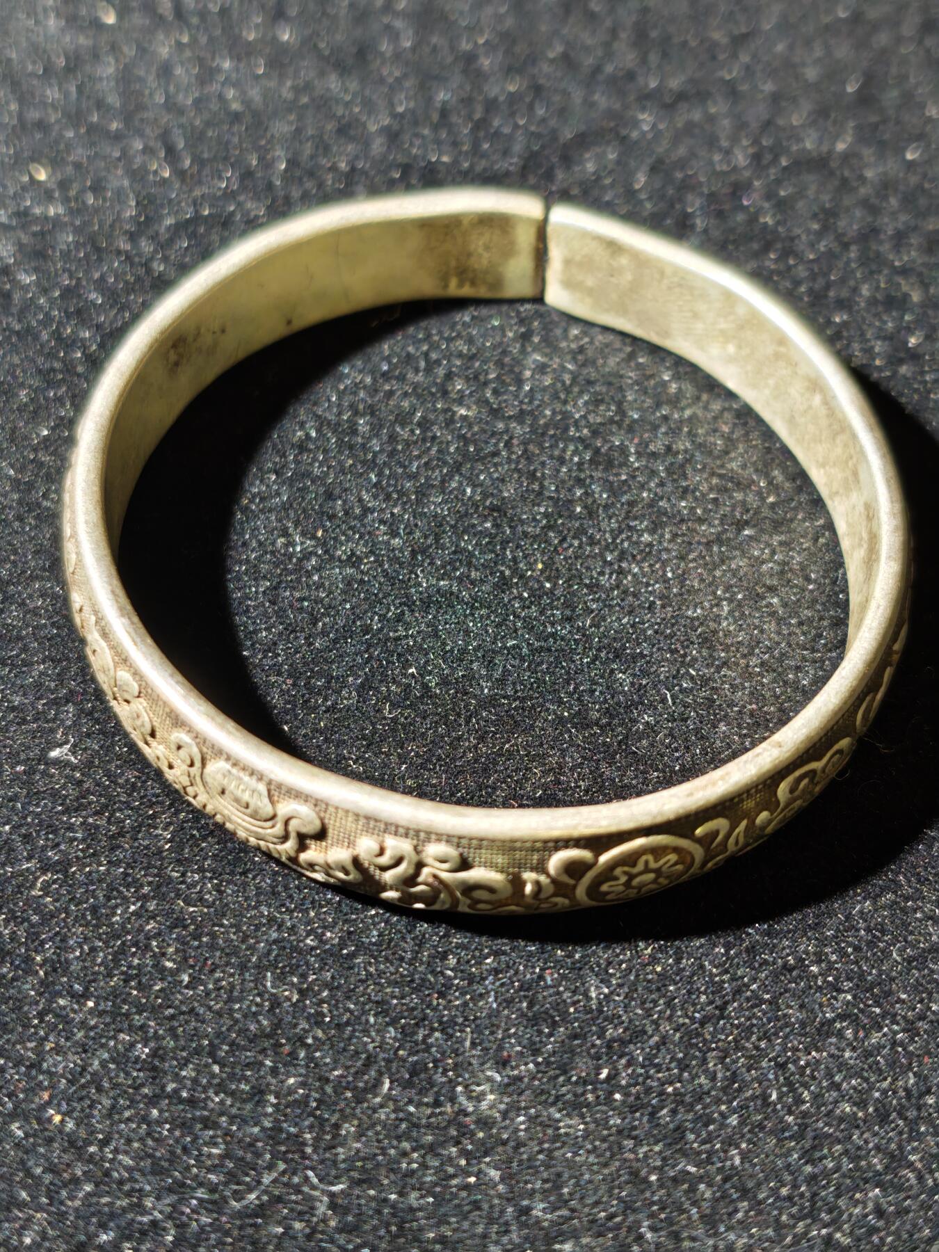 92期回流戒指饰品杂件纪念章丝路钱币专场 少数民族地区白铜手镯