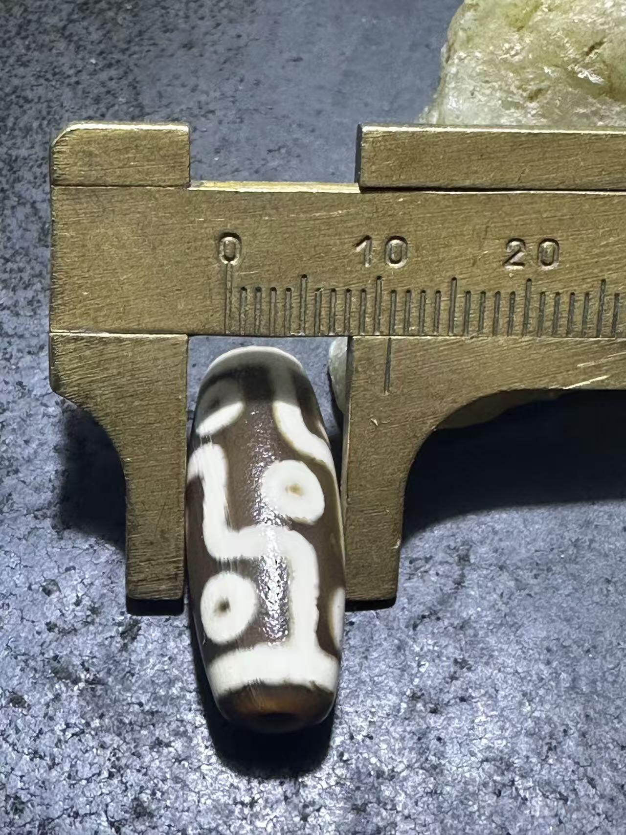 仅此一颗，藏传咖色九眼玛瑙天珠一颗，