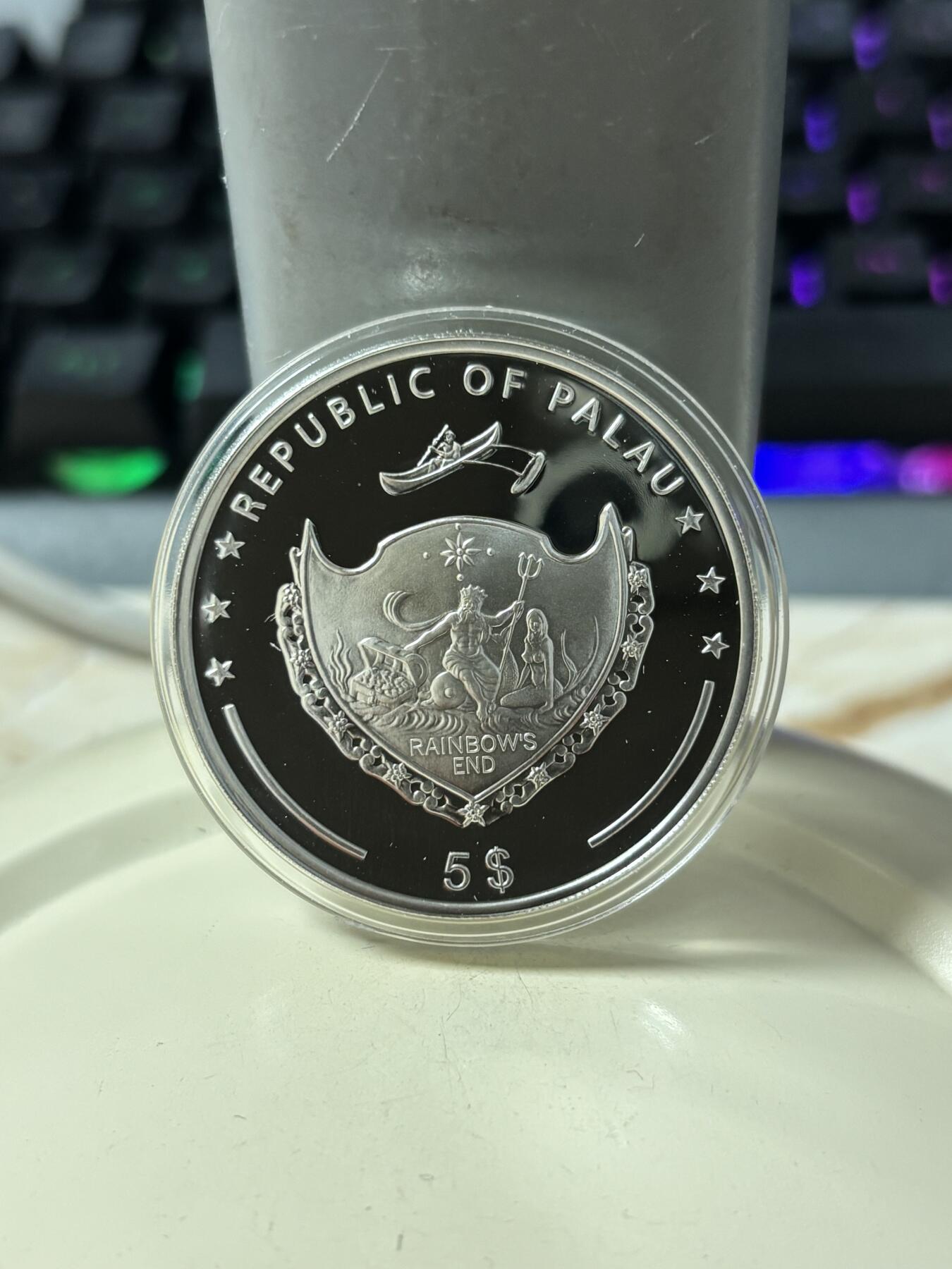 第184期拍卖 获奖币帕劳2009年镶嵌天然深海珍珠彩色纪念银币，925银，25克，发行2500枚，世界上最美的25种硬币之一