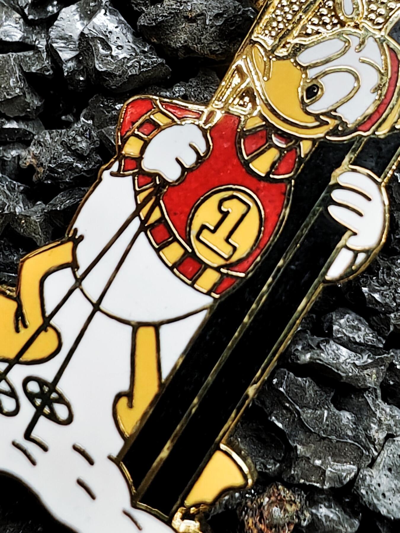 【稀有】日本正版唐老鸭 唐纳德 Donald 1号滑雪系列徽章