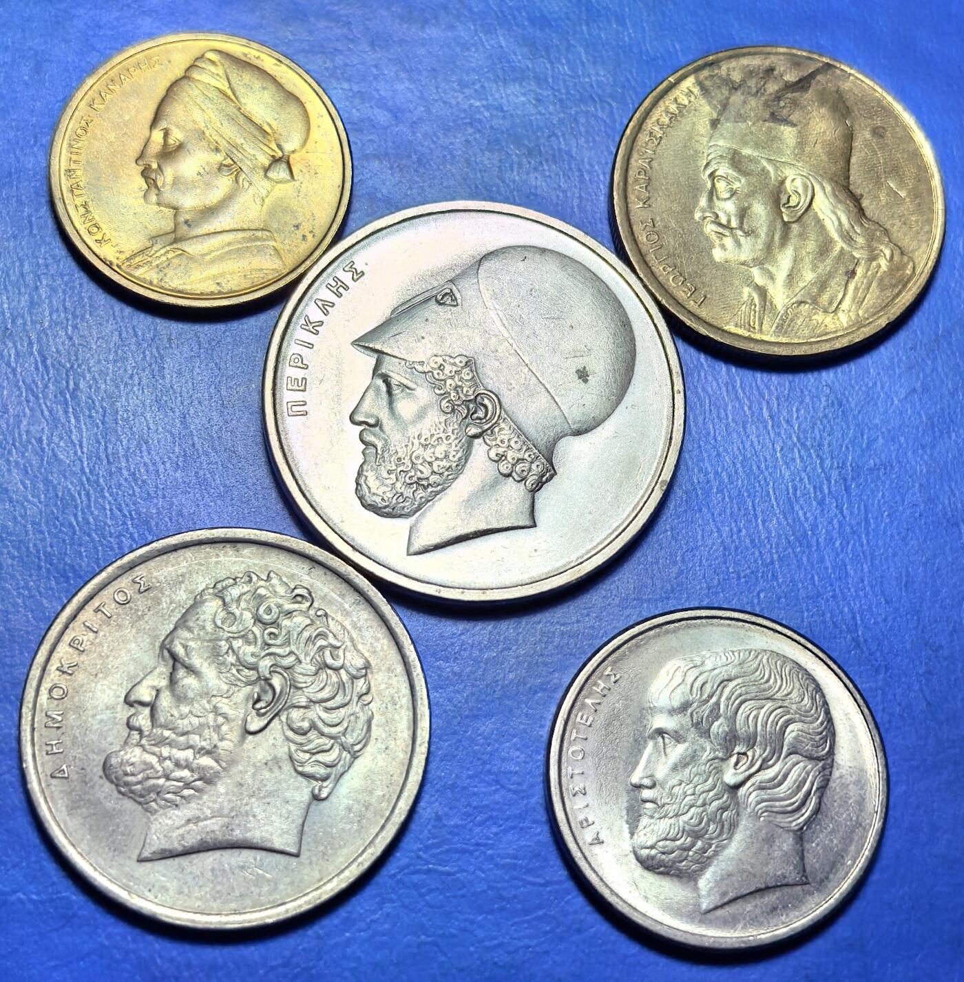 外国优质老铜币银币，周六九点倒数截拍，满百包邮，可寄存半年，喜欢朋友微信扫描二维码可直接参拍