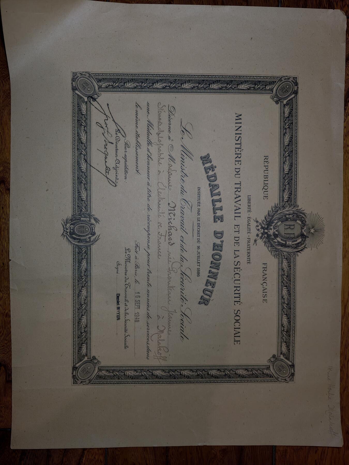 凯旋世界勋赏（第20期）（欢迎送拍）（对拍品有疑问请询问客服，不接受到手刀，出价默认拍品品相。请认真阅读拍卖规则！出价默认已认可！）（收到货请录制开箱视频，无视频概不处理问题。） 1940年法国劳动与社会保障部颁发的劳动荣誉奖章证书