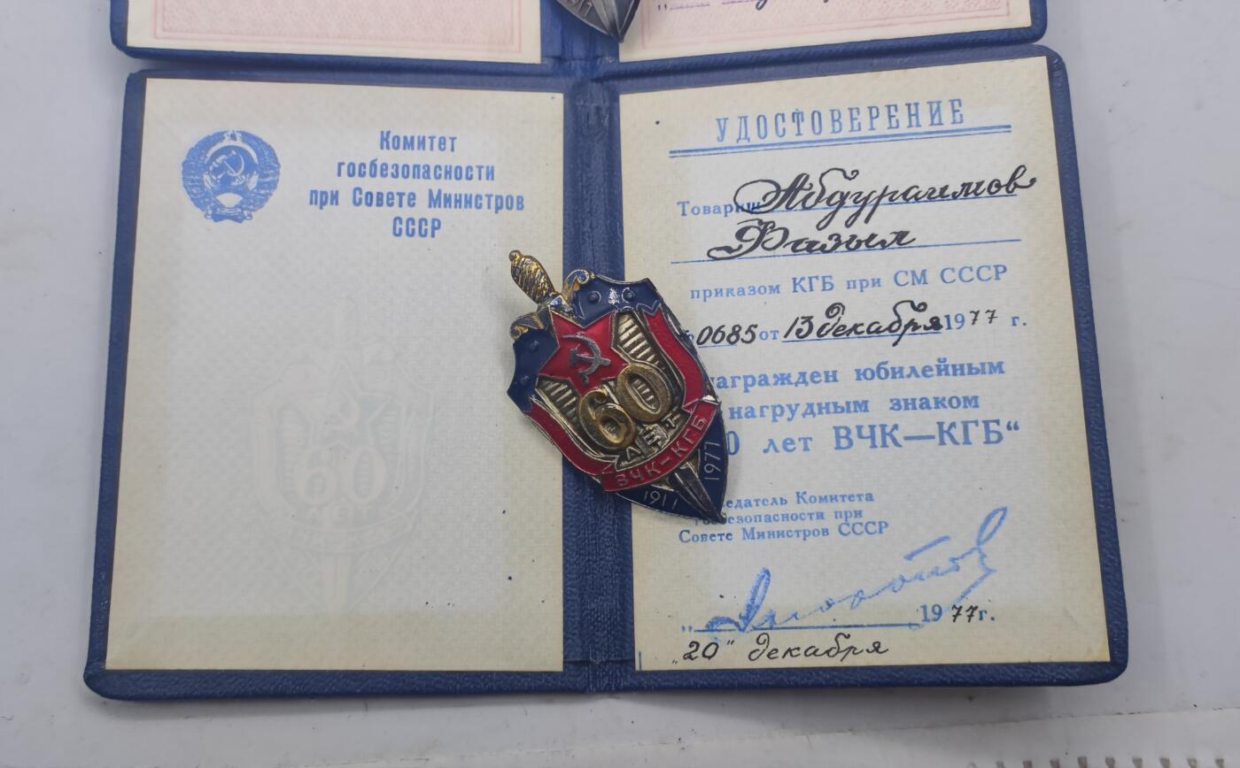 红色经典收藏 第34期   苏章专场 苏联克格勃50.60周年证章带证书 反面原装轮 珐琅完好 品相非常好 一个人的套章 