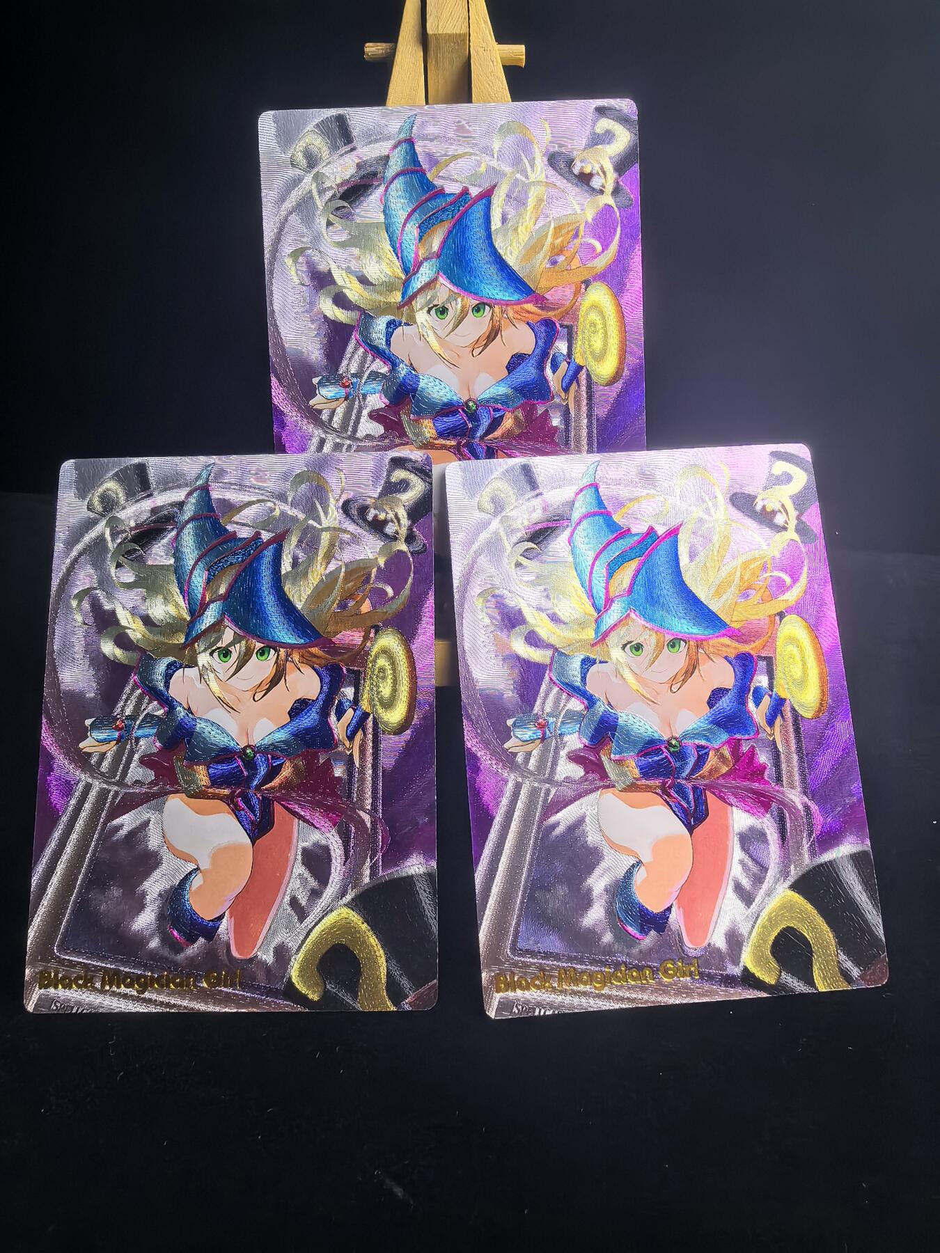 无佣金 不寄存 不收拍 链接少 我只是一个小小的卡牌收藏玩家   需要多宫大佬请私聊 部分卡牌设有底价（不想玩的那么累，即使有底价也会比市场价便宜的多，懂的自然懂） 拒绝小号抬价 大家放心拍 所有拍品部分套有卡膜 部分卡牌多宫 自制卡牌 不包厂瑕 放大镜 品控 勿拍 流拍商品会循环 感谢大家支持 留个关注 不定时上新 谢谢 奇点卡牌 黑魔女粗闪3张