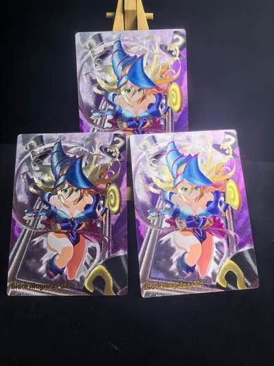 无佣金 不寄存 不收拍 链接少 我只是一个小小的卡牌收藏玩家   需要多宫大佬请私聊 部分卡牌设有底价（不想玩的那么累，即使有底价也会比市场价便宜的多，懂的自然懂） 拒绝小号抬价 大家放心拍 所有拍品部分套有卡膜 部分卡牌多宫 自制卡牌 不包厂瑕 放大镜 品控 勿拍 流拍商品会循环 感谢大家支持 留个关注 不定时上新 谢谢 - 奇点卡牌 黑魔女粗闪3张