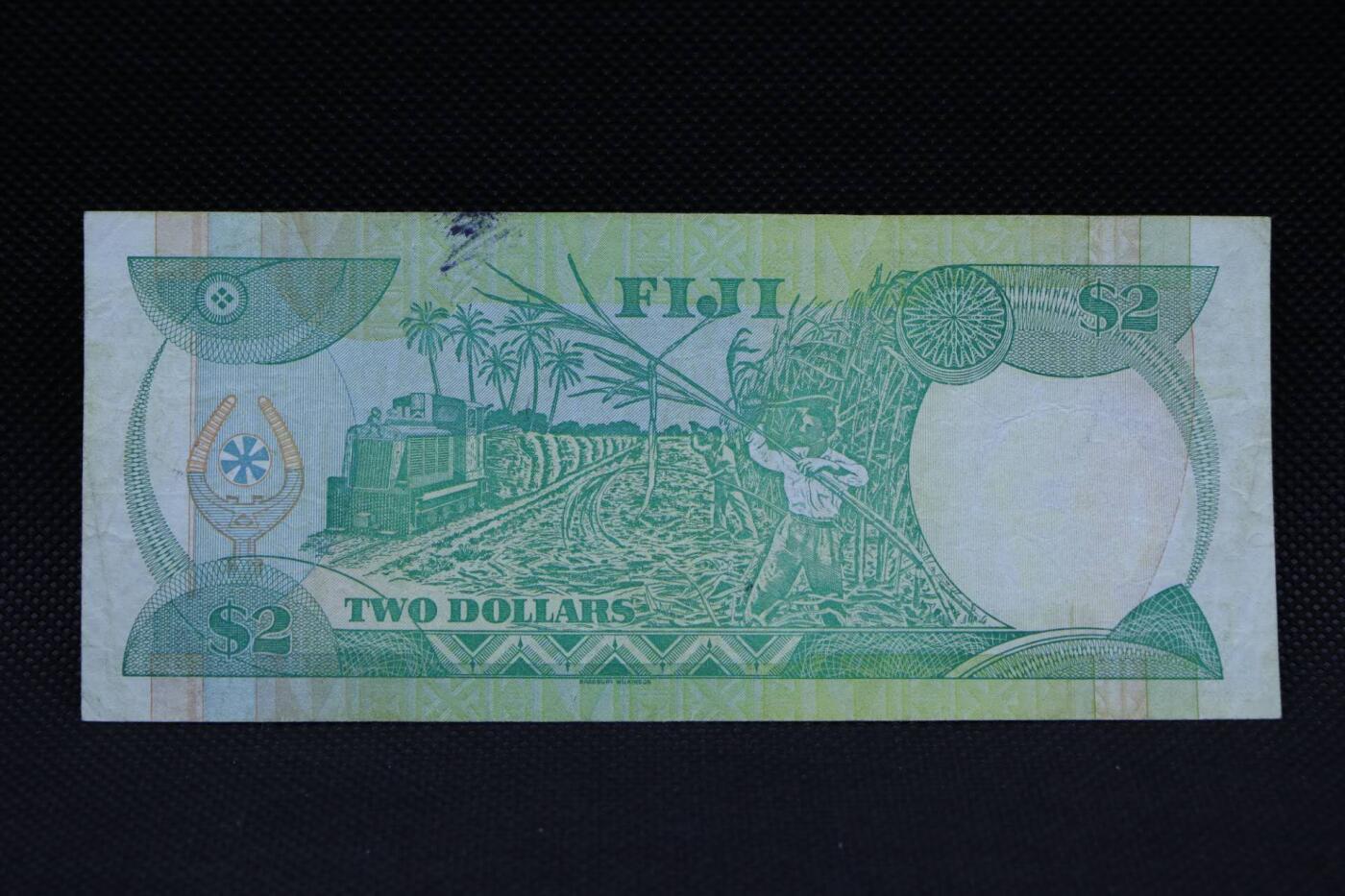 【淘币小摊】限时拍第八百二十一拍  纸币场  满百包邮可预留两周  周一统一发货   斐济2元纸币【有折】