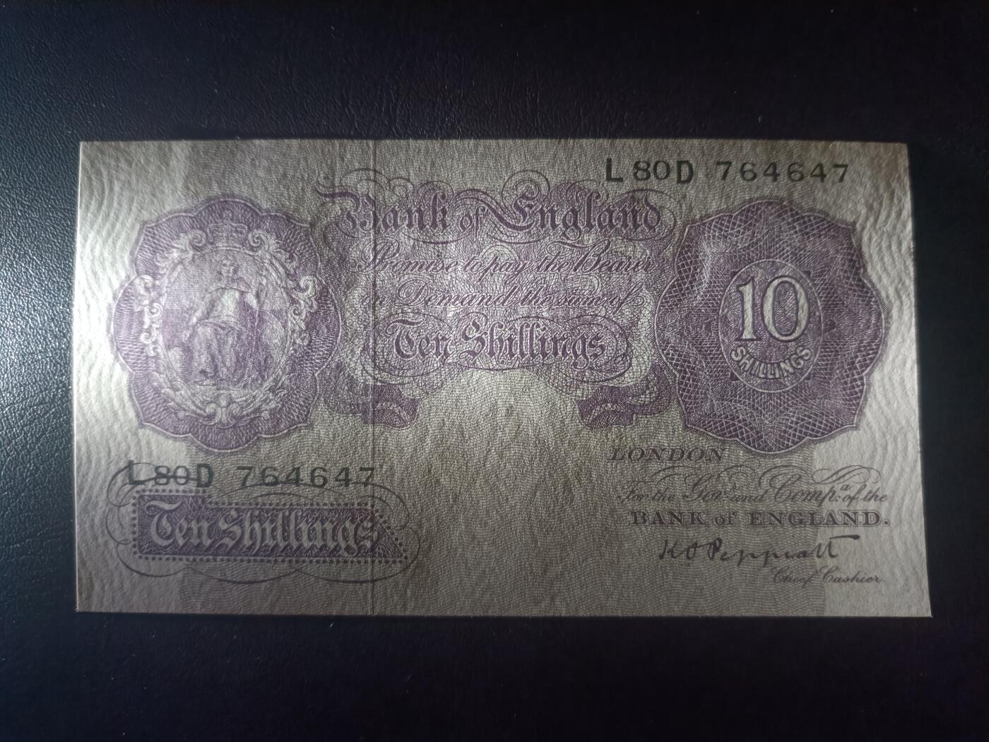 2025十二月第一期，总206期 英格兰战时A序列10先令UNC-，有别于战前战后普通的红色版本用紫色印刷