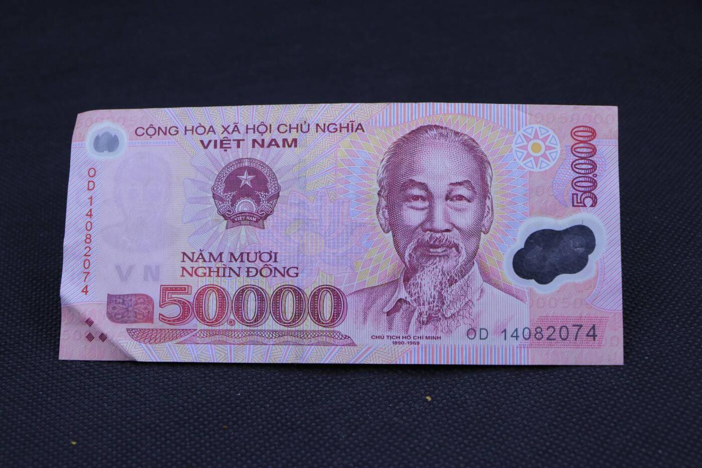 【淘币小摊】限时拍第八百二十一拍  纸币场  满百包邮可预留两周  周一统一发货   越南50000盾塑料钞【有折】