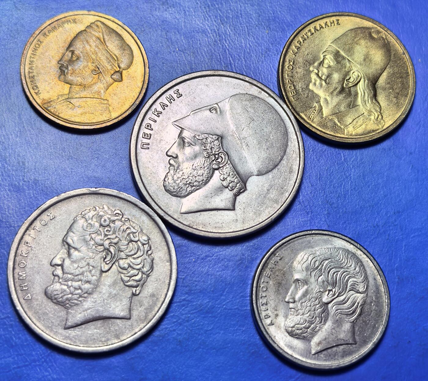 外国优质老铜币银币，周六九点倒数截拍，满百包邮，可寄存半年，喜欢朋友微信扫描二维码可直接参拍