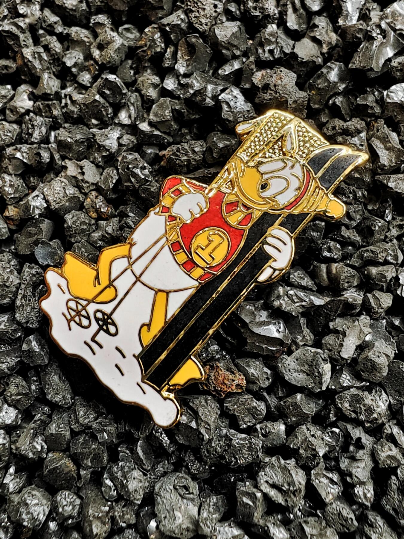 【稀有】日本正版唐老鸭 唐纳德 Donald 1号滑雪系列徽章