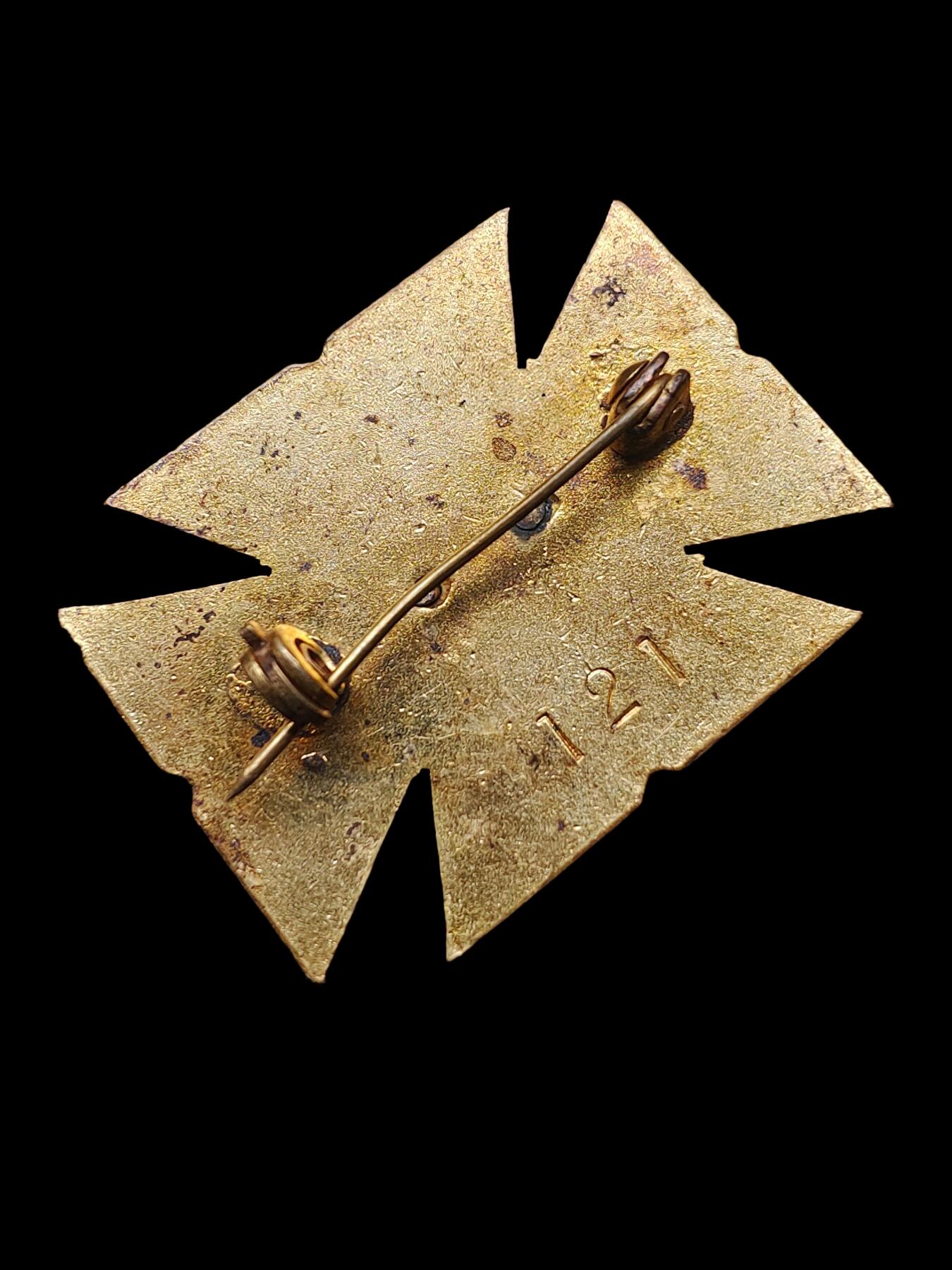 1927年日本骏台学院铜鎏金双层珐琅彩白十字校徽证章