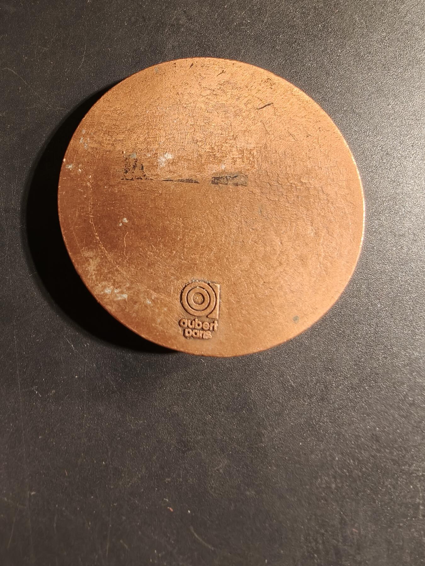 老王徽章第168期 法国纪念章    直径50mm.    重量50mm