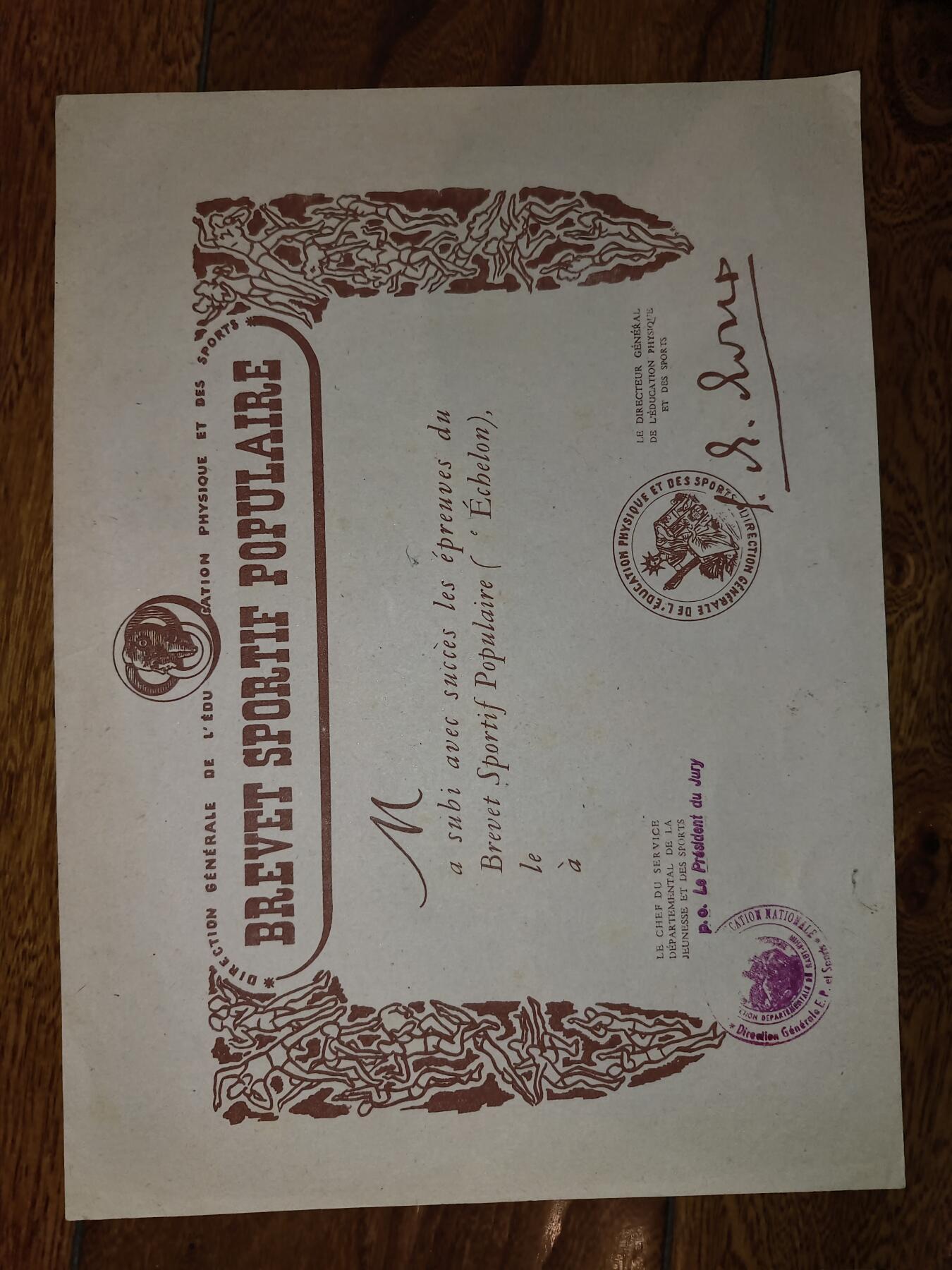 凯旋世界勋赏（第20期）（欢迎送拍）（对拍品有疑问请询问客服，不接受到手刀，出价默认拍品品相。请认真阅读拍卖规则！出价默认已认可！）（收到货请录制开箱视频，无视频概不处理问题。） 法国国民教育与体育部颁发的“大众体育证书