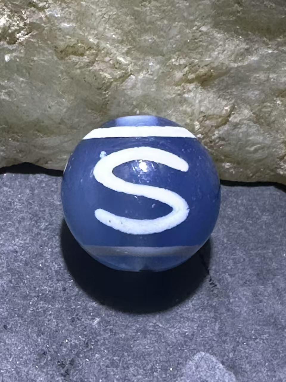 仅此一颗，精美藏传蓝玉髓金钱钩天珠一颗