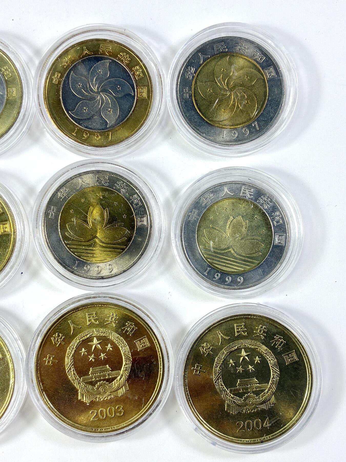 【雨安】【直播拍卖】【世界币章118期-裸币】2025-12-05 周五 19:30 保真 [中国现代纪念] 5元 10元 香港 澳门 台湾 纪念币 12枚