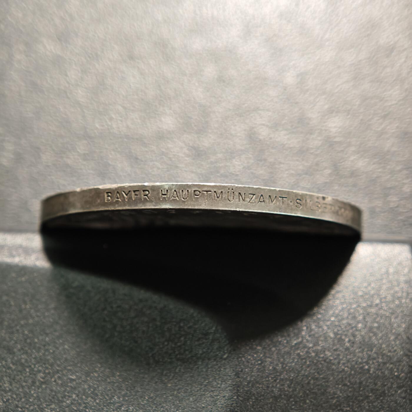 【德藏】世界币章拍卖第156期（拍品征集中~欢迎藏友联系） 1933年 德国德国民族社会主义工人党党首锁链鹰银章 磨砂质感 直径约：36.1mm；重约：21.9g（原图请联系客服）