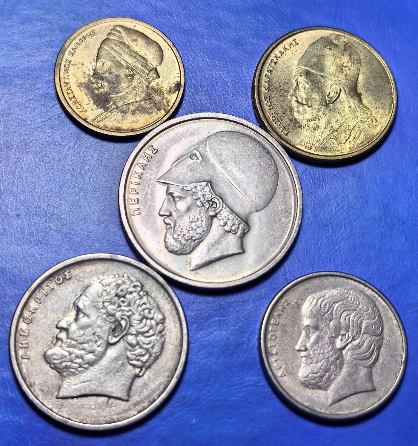 外国优质老铜币银币，周六九点倒数截拍，满百包邮，可寄存半年，喜欢朋友微信扫描二维码可直接参拍