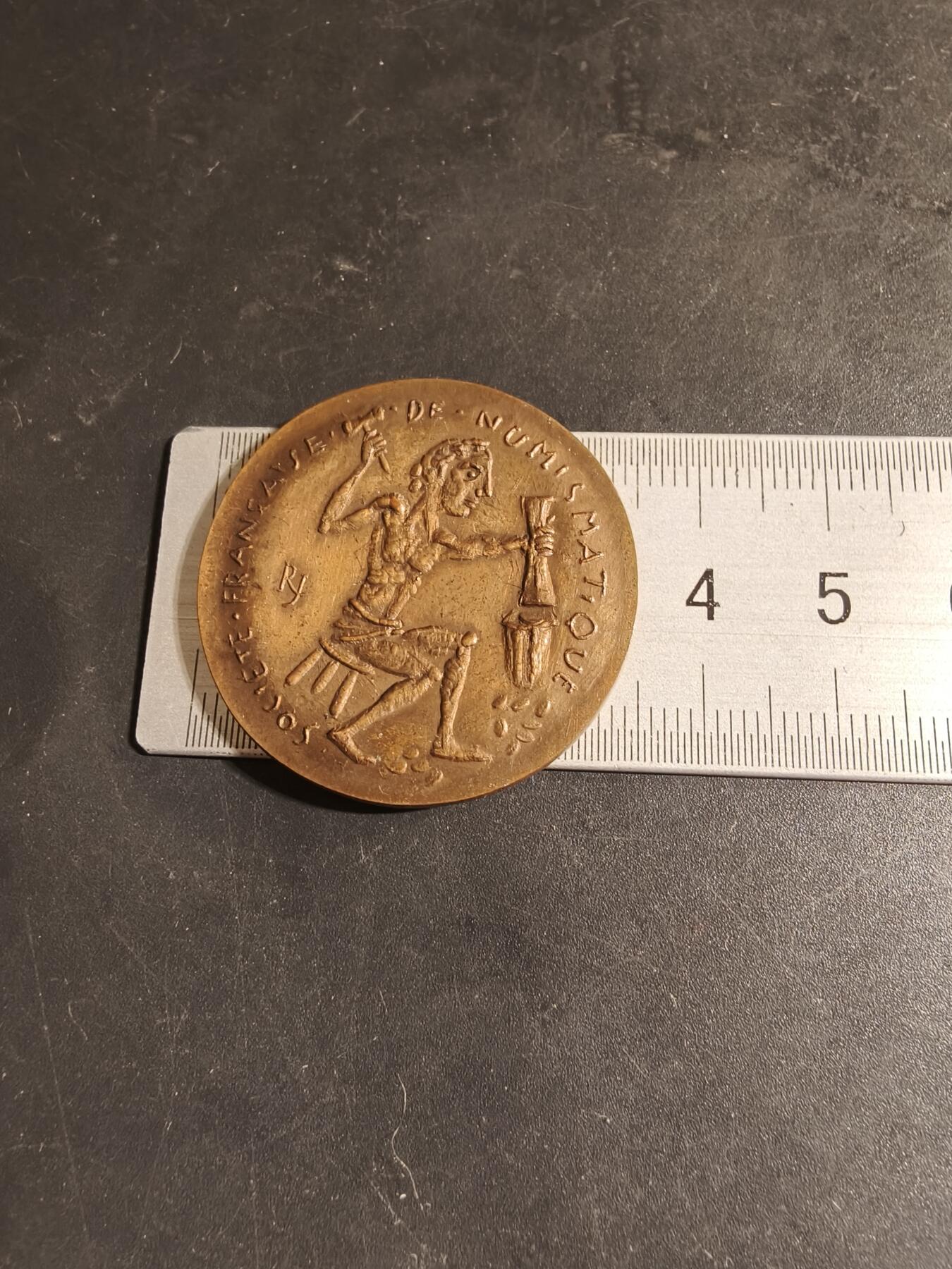 老王徽章第168期 法国钱币学会铸币师大铜章     直径34mm.    重量16g