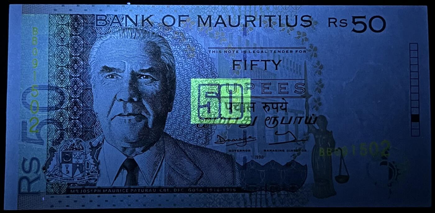 小福收藏拍卖第197期 裸钞场 本期有多张豹子号靓号 百慕大03年50元纪念钞百位号 马来亚和英属婆罗洲开国第一张纸币大冠女王 马来亚 41年1元英王乔六 法属太平洋10000法郎 捷克1000克朗纪念钞千位号  卢森堡 1000法郎  萨尔瓦多样钞 匈牙利 法罗群岛 危地马拉等多国精美纸币