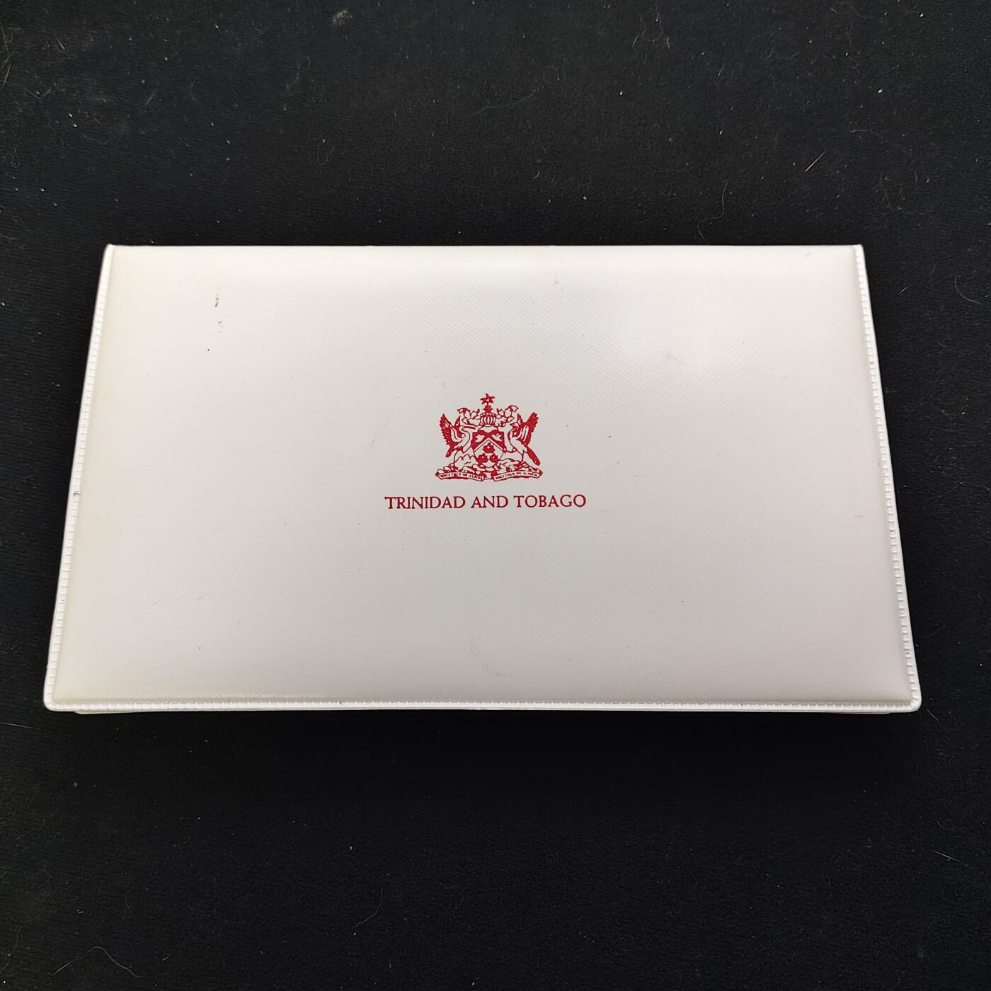 【全场包邮】纯粹捡漏拍483场（免费代拍第20场） 【罕见】特立尼达和多巴哥1980年官方封装套币-盒证全-量796