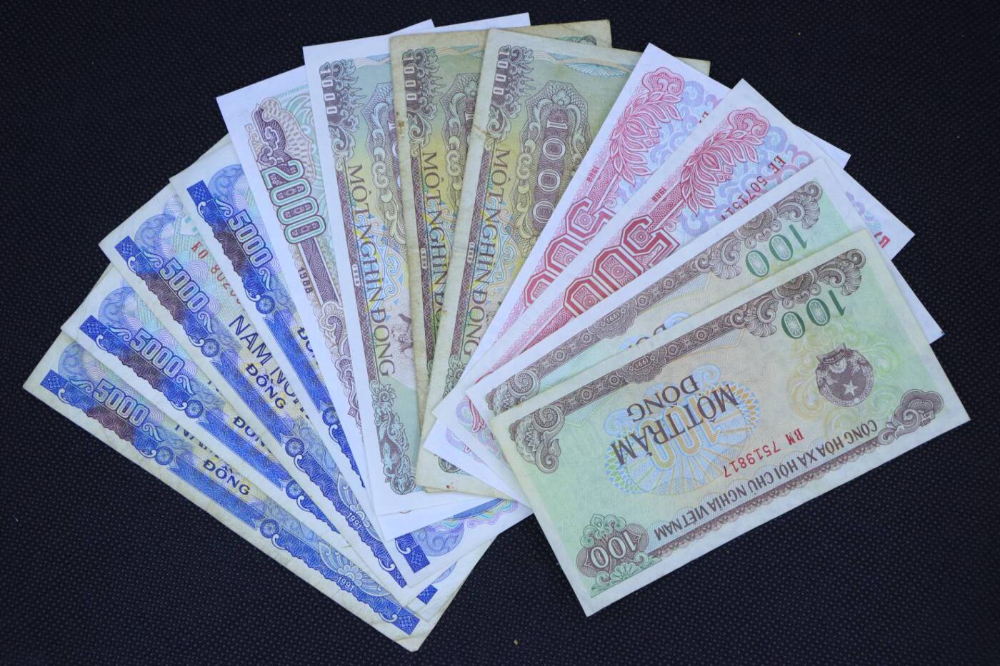 【淘币小摊】限时拍第八百二十一拍  纸币场  满百包邮可预留两周  周一统一发货   越南100-5000盾纸币12张【有折】