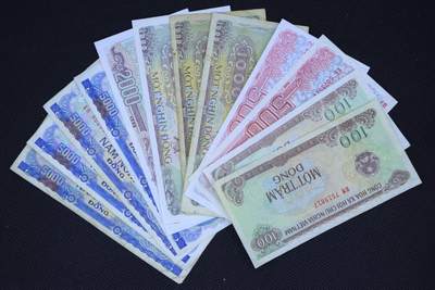 【淘币小摊】限时拍第八百二十一拍  纸币场  满百包邮可预留两周  周一统一发货  -  越南100-5000盾纸币12张【有折】