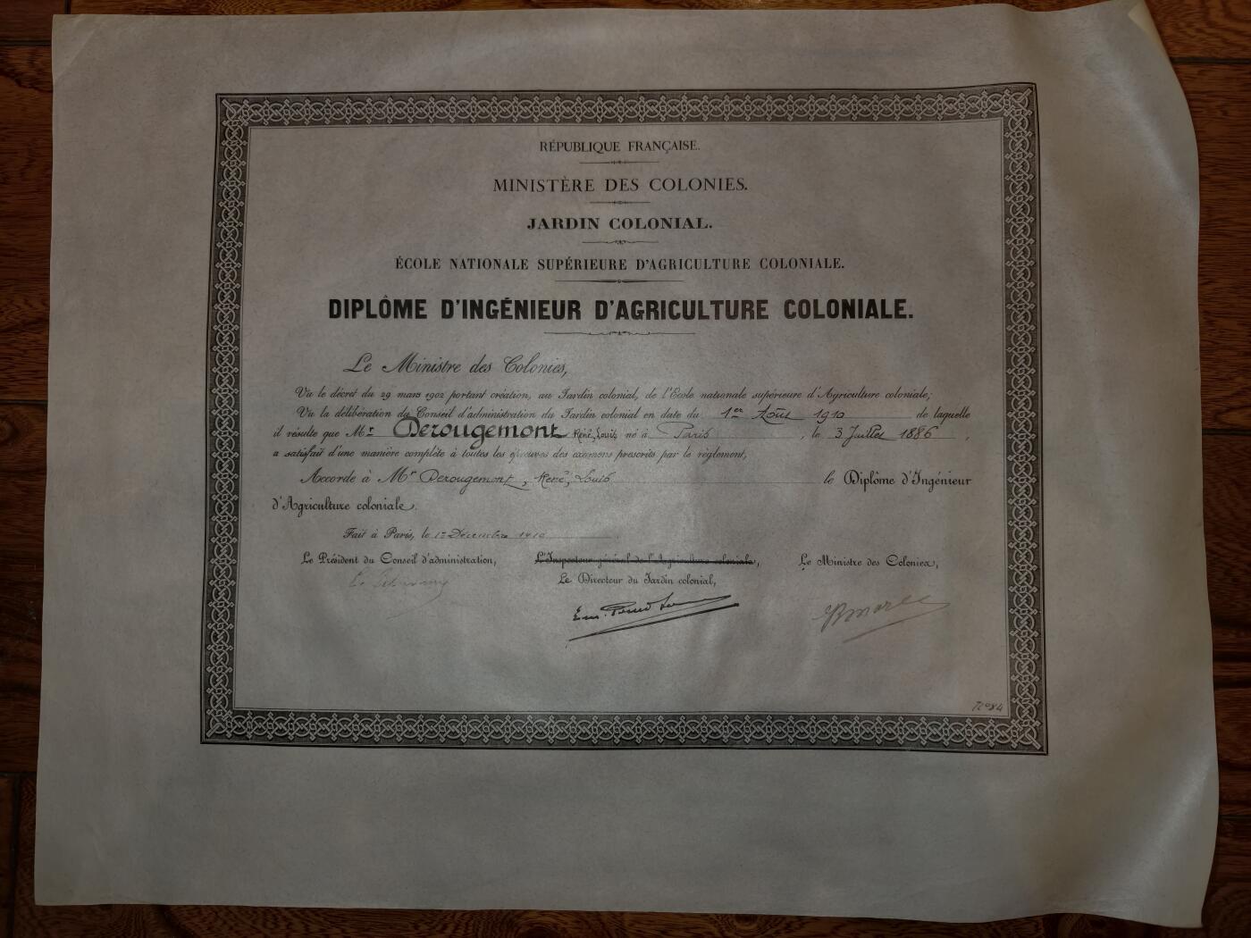 凯旋世界勋赏（第20期）（欢迎送拍）（对拍品有疑问请询问客服，不接受到手刀，出价默认拍品品相。请认真阅读拍卖规则！出价默认已认可！）（收到货请录制开箱视频，无视频概不处理问题。） 羊皮纸版本法国殖民地农业工程师文凭证书法国殖民部部长是马塞尔·埃蒂安（Marcel Étiemble）签名