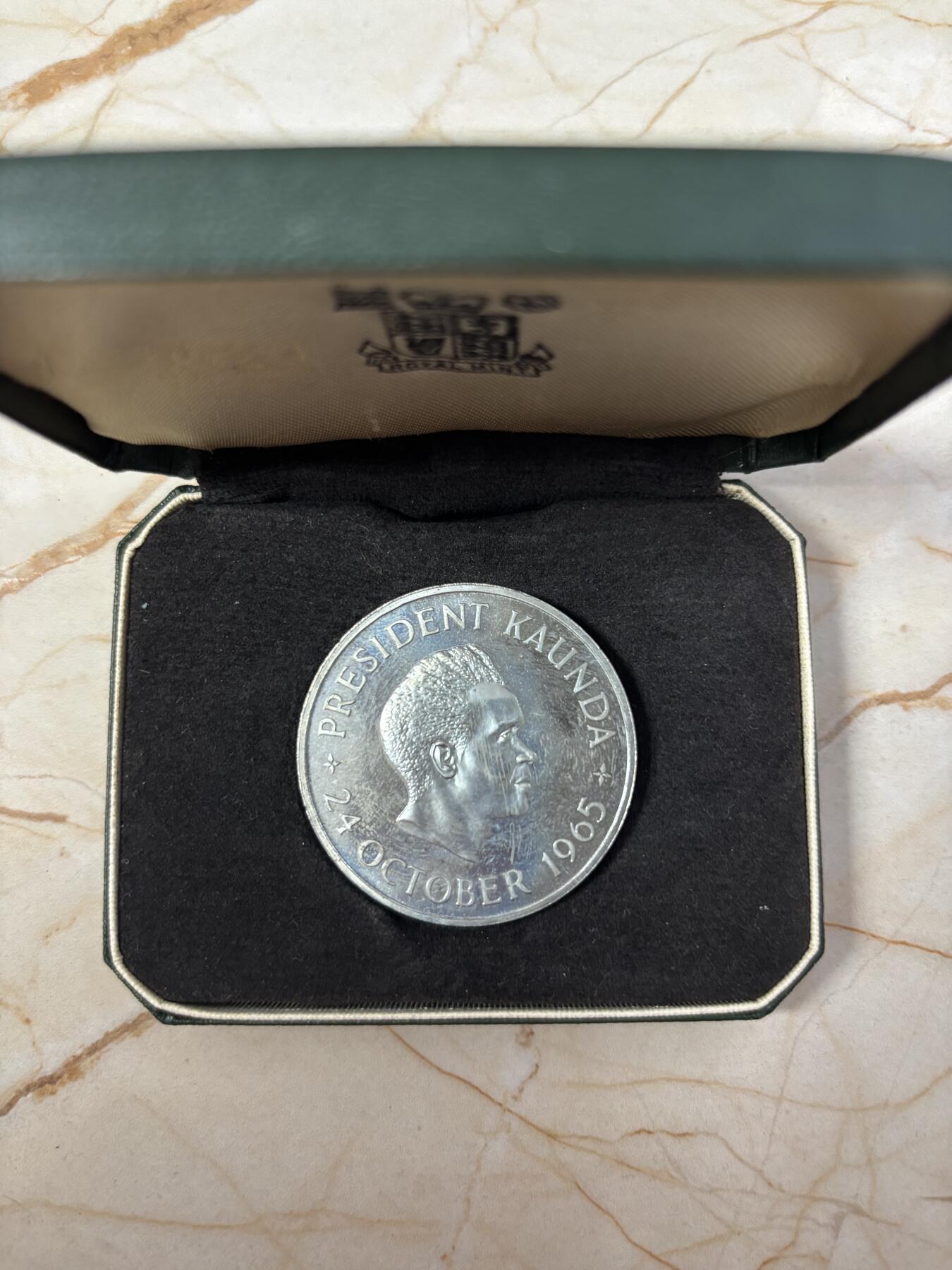 第184期拍卖 赞比亚1965年卡翁达总统纪念币带盒