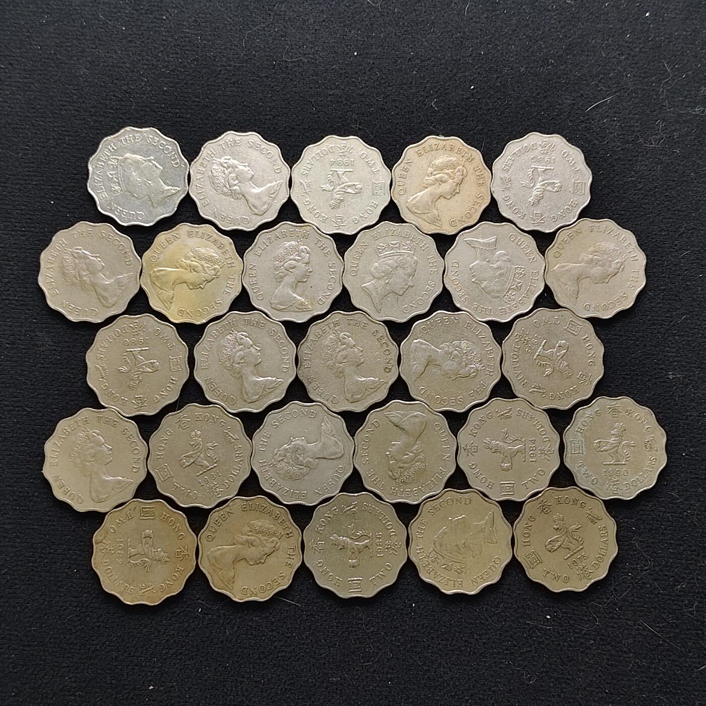 【全场包邮】纯粹捡漏拍483场（免费代拍第20场） 【批量】香港各年份花齿女王2元27枚一组