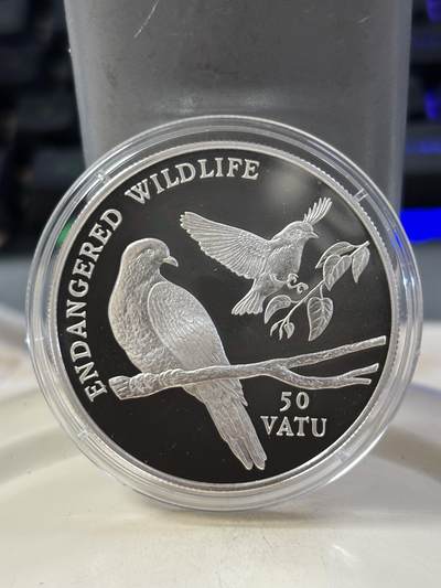 第184期拍卖 - 瓦努阿图1992年保护动物黄莺50瓦图精制1盎司纪念银币带盒，925银银价399