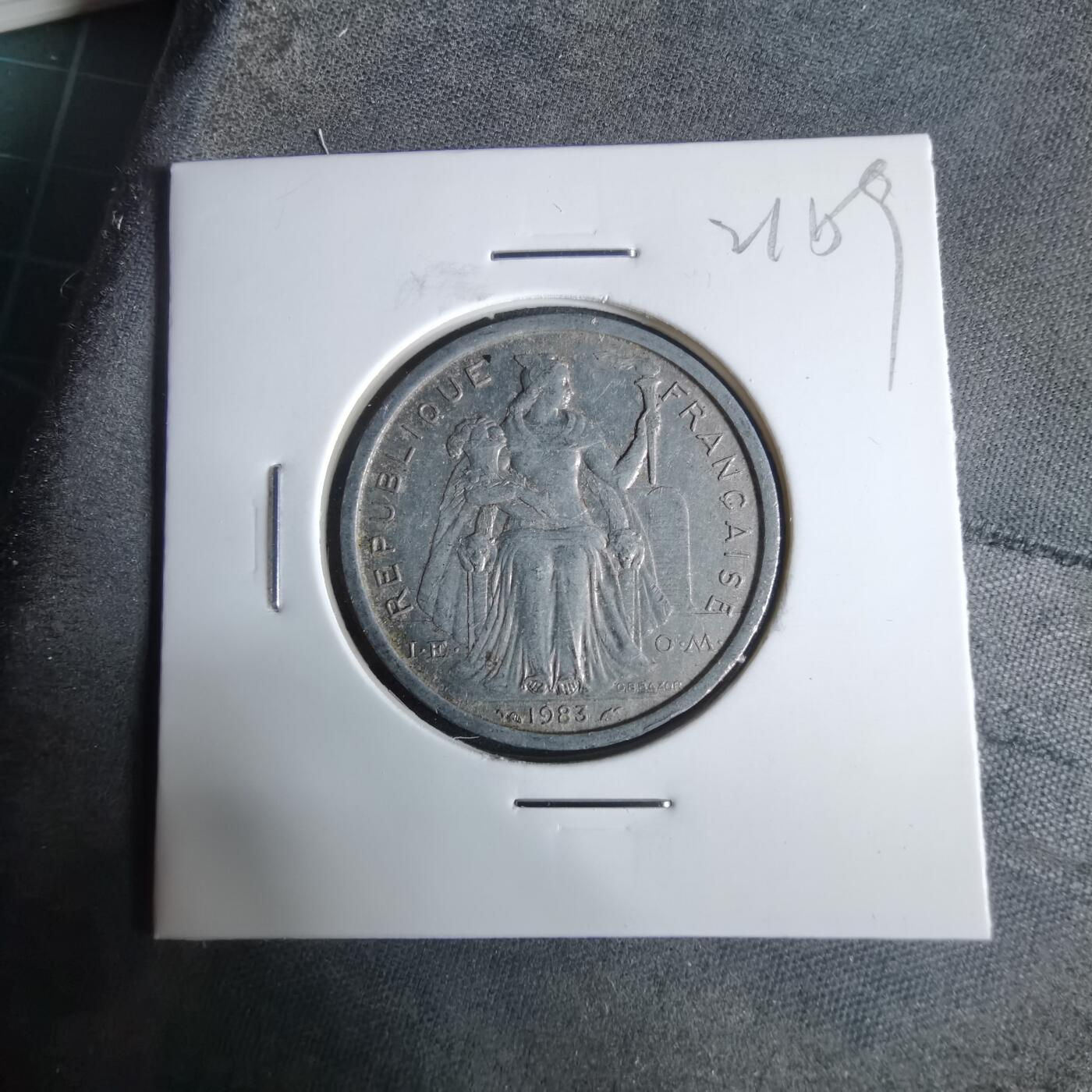 沼泽如烟--第921场 法属波利尼西亚1983年2法郎