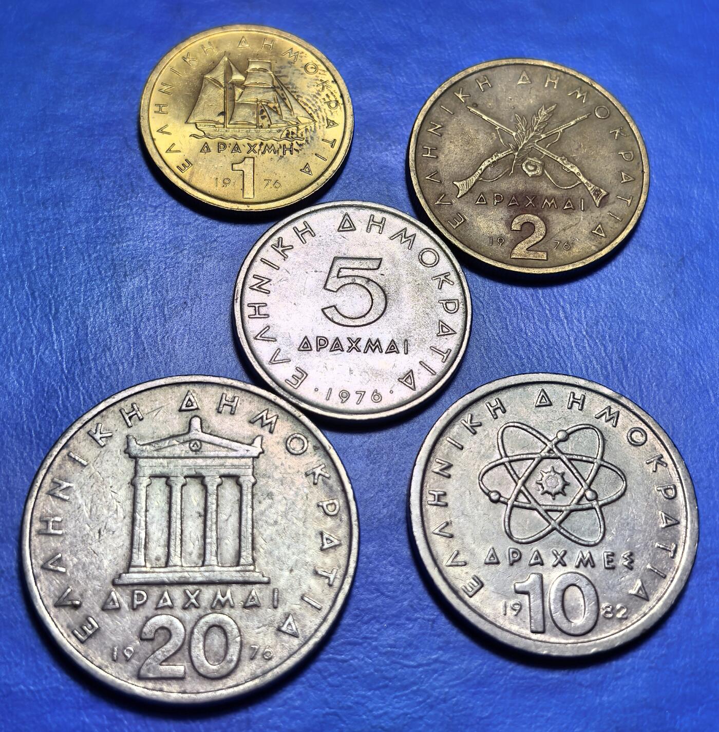 外国优质老铜币银币，周六九点倒数截拍，满百包邮，可寄存半年，喜欢朋友微信扫描二维码可直接参拍