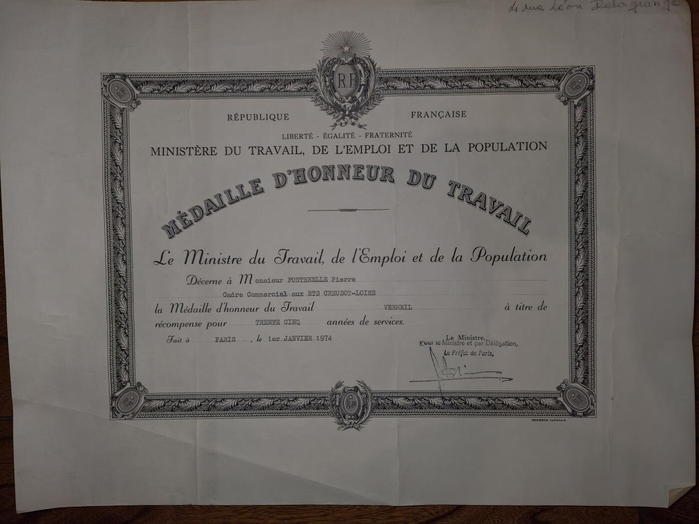 凯旋世界勋赏（第20期）（欢迎送拍）（对拍品有疑问请询问客服，不接受到手刀，出价默认拍品品相。请认真阅读拍卖规则！出价默认已认可！）（收到货请录制开箱视频，无视频概不处理问题。） 1954年法国劳动、就业与人口部颁发的劳动荣誉奖章证书