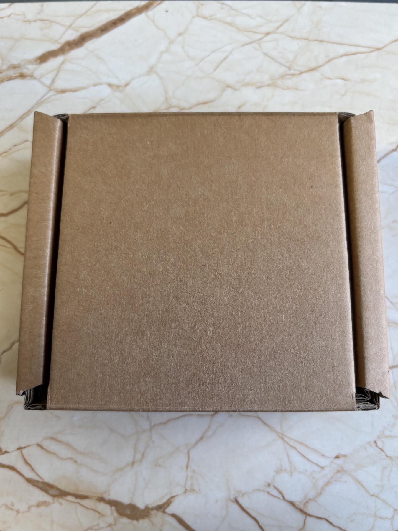 第184期拍卖 英国2023年中国生肖系列兔年1盎司精制纪念银币，999银，发行2888枚，有氧化