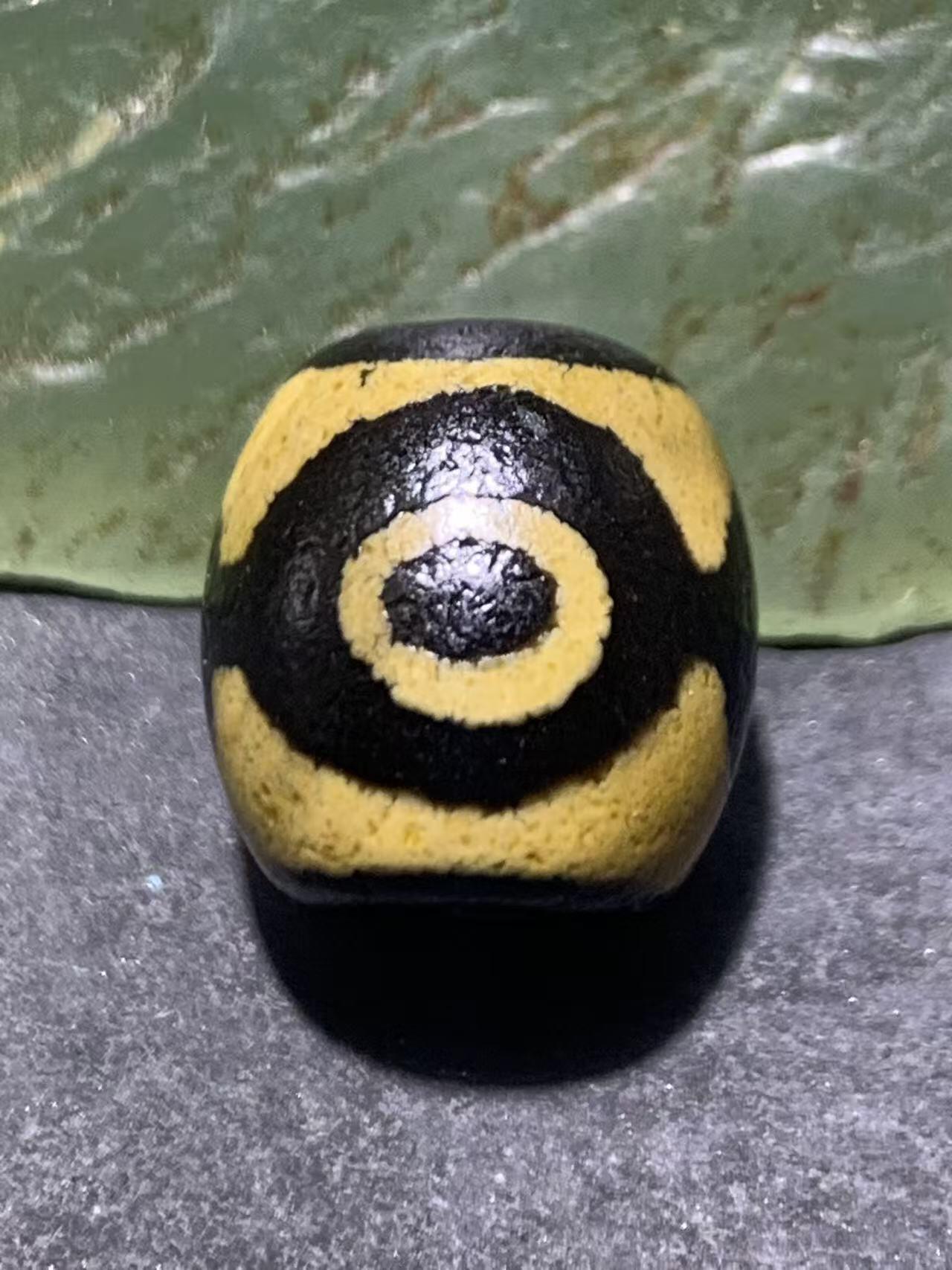 仅此一颗，精品藏传牙黄三眼玛瑙天珠一颗，，