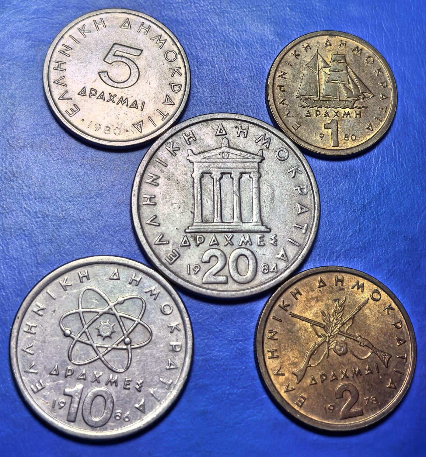 外国优质老铜币银币，周六九点倒数截拍，满百包邮，可寄存半年，喜欢朋友微信扫描二维码可直接参拍