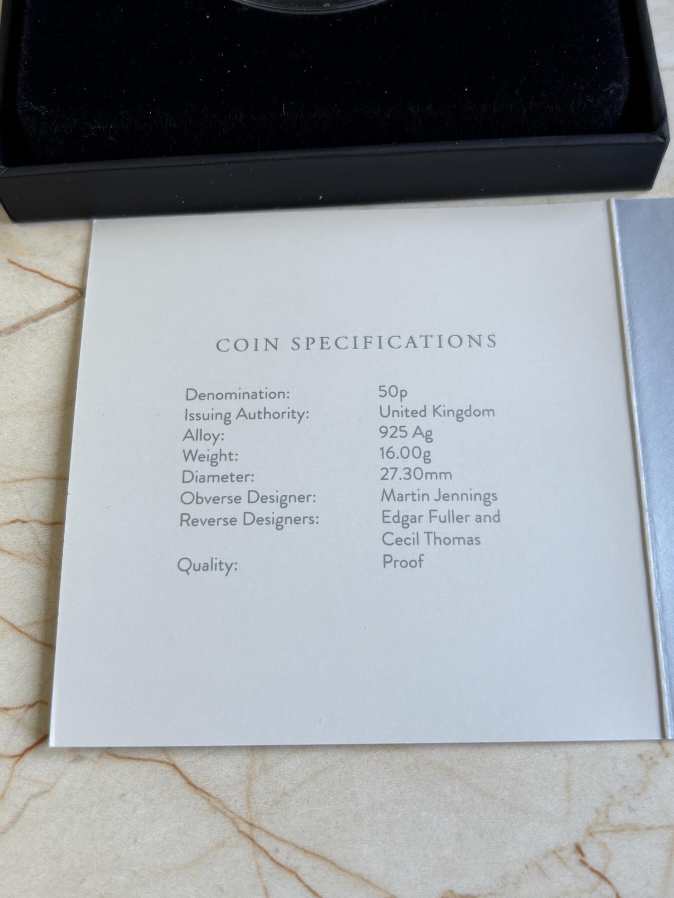 第184期拍卖 英国2022年发行致敬女王伊丽莎白二世50便士加厚精制纪念银币，925银，16克，塑料盒有破