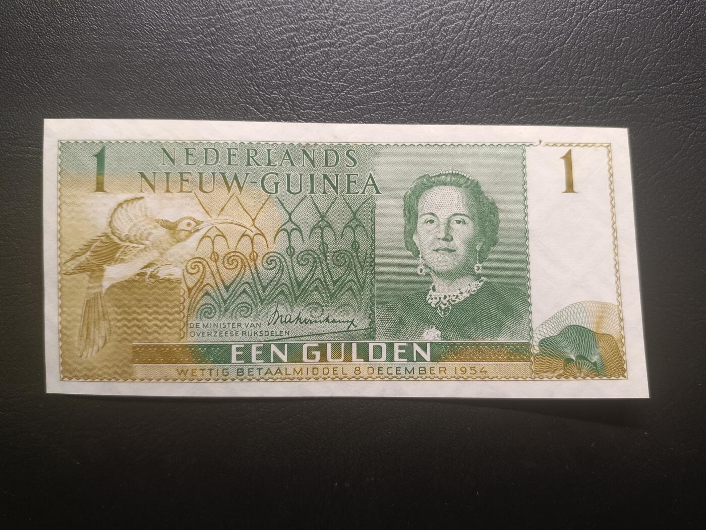 2025十二月第一期，总206期 荷属新几内亚（现巴布亚新几内亚的一部分）1954版1盾UNC-有针孔，极其稀有的地区纸币，朱丽安娜女王，新几内亚此时期发行的纸币几乎难得一见