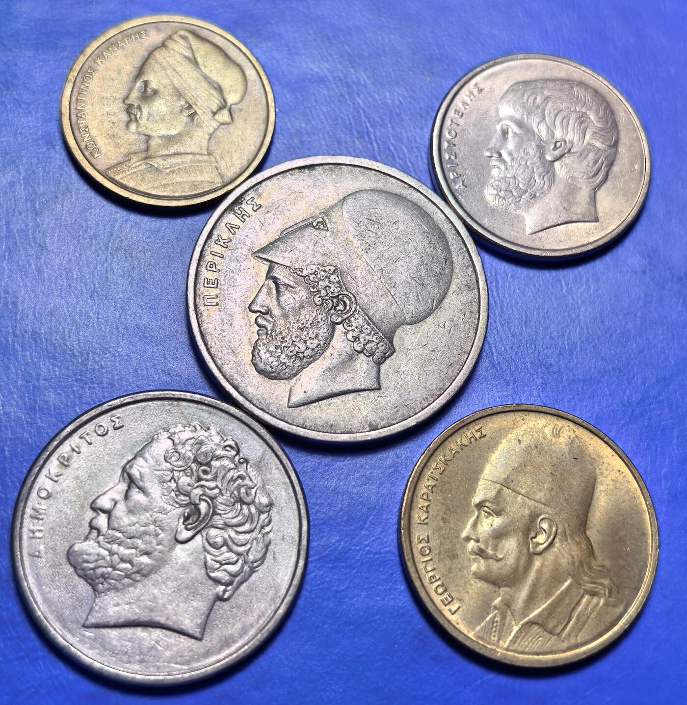 外国优质老铜币银币，周六九点倒数截拍，满百包邮，可寄存半年，喜欢朋友微信扫描二维码可直接参拍