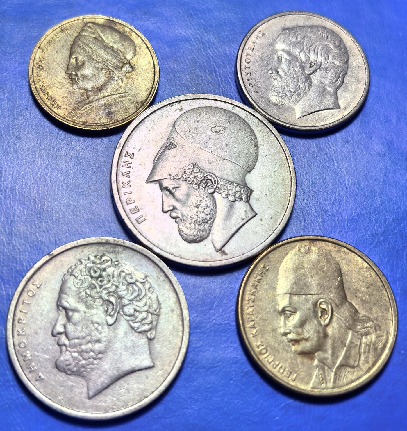 外国优质老铜币银币，周六九点倒数截拍，满百包邮，可寄存半年，喜欢朋友微信扫描二维码可直接参拍