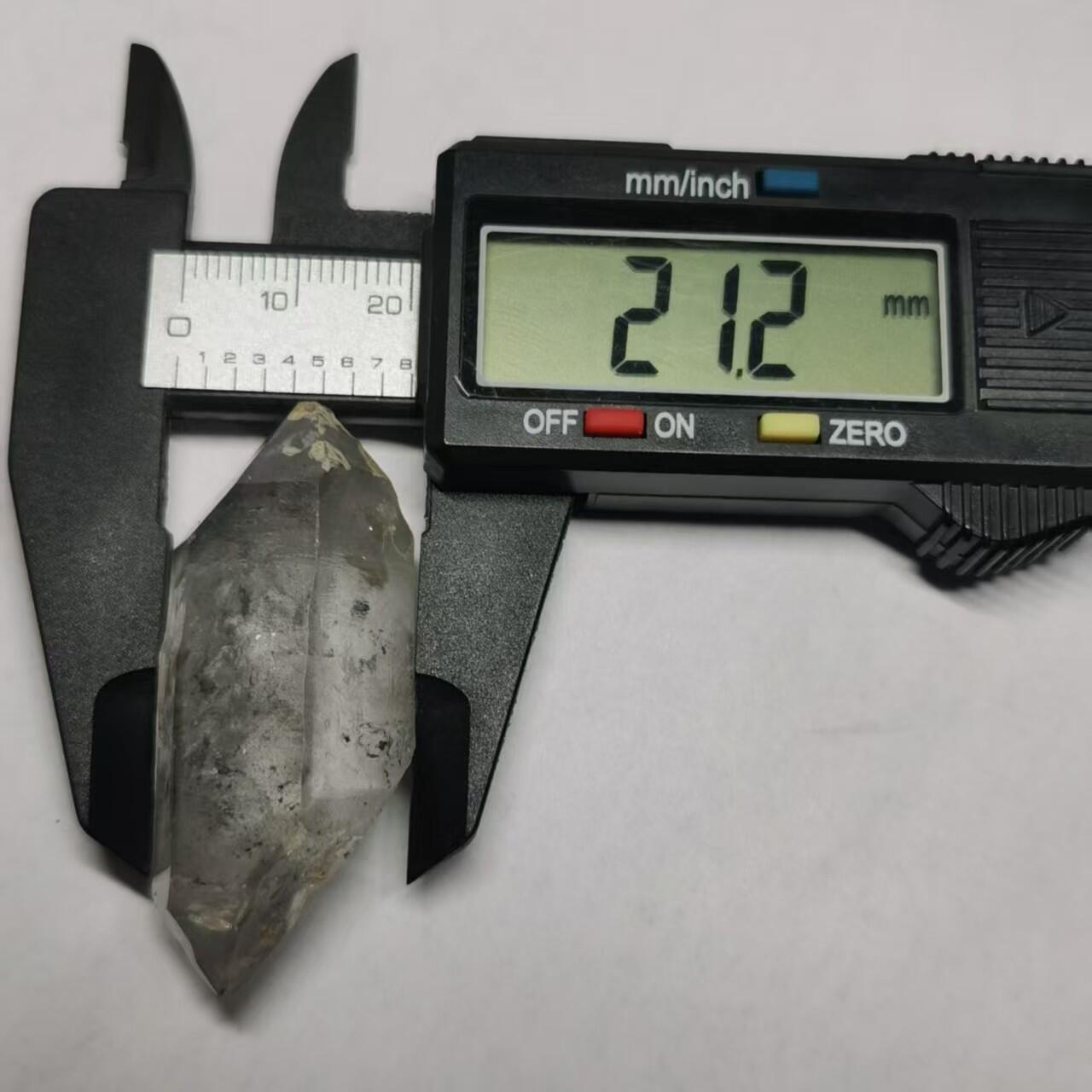 七河·世界钱币杂件水晶矿标小拍（总第30期） 藏家出品 X662 云贵闪灵水晶原石，有可活动的黑胆和水胆和流砂 本件拍品由合作藏家邮寄 库存编号 242-45。