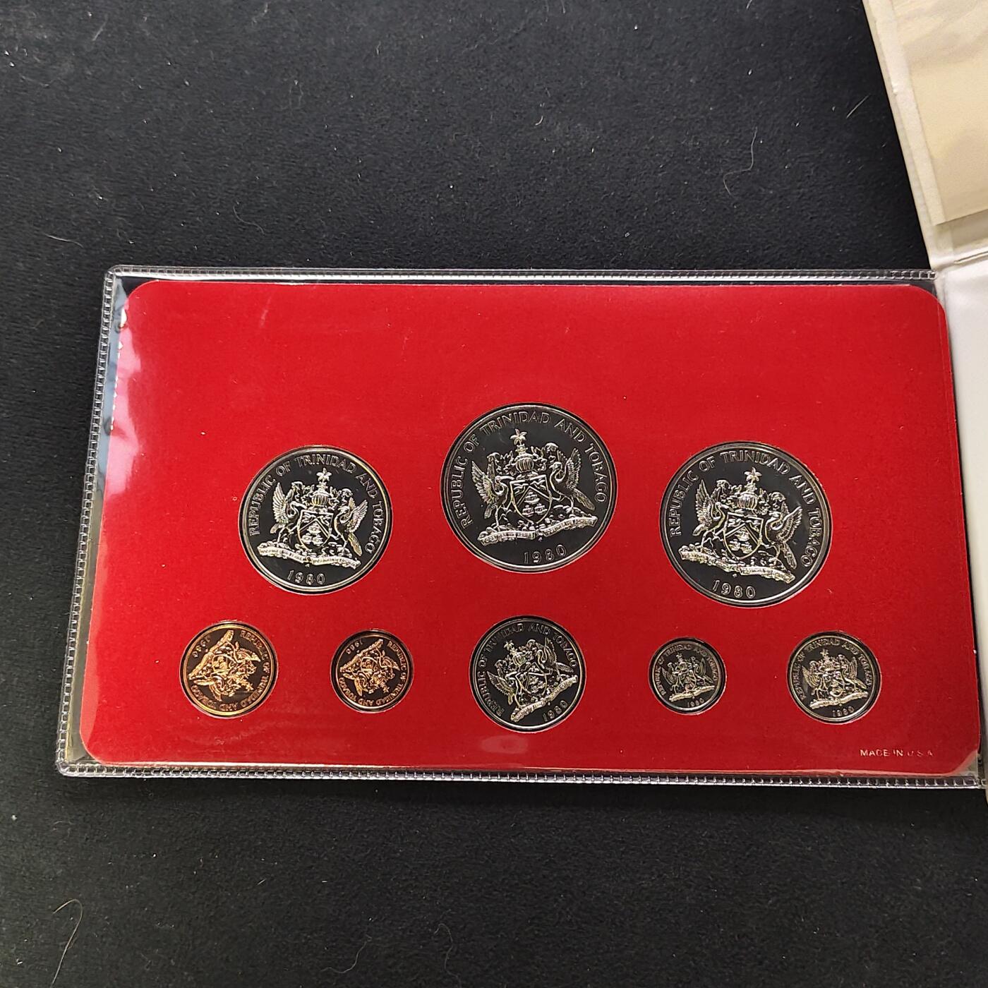 【全场包邮】纯粹捡漏拍483场（免费代拍第20场） 【罕见】特立尼达和多巴哥1980年官方封装套币-盒证全-量796