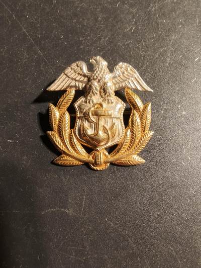 老王徽章第168期 - 美国二战时期海军商船队军官船帽帽徽     横针版
